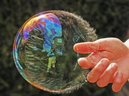 Как лопается мыльный пузырь