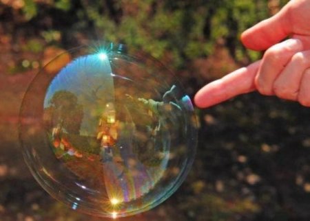 Как лопается мыльный пузырь