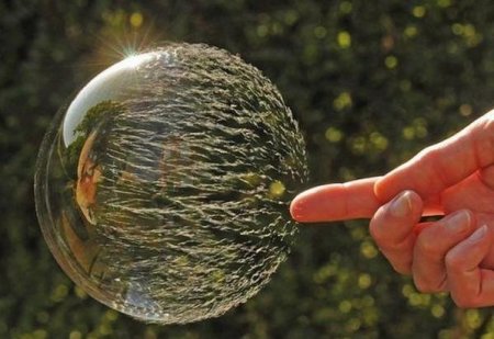 Как лопается мыльный пузырь