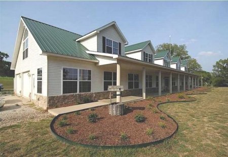 Скромная семейка (8 фото)