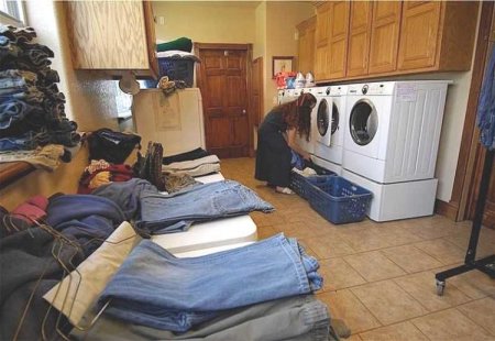 Скромная семейка (8 фото)