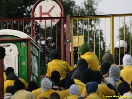 Июнь 2009 Европа и Азия беспорядки вокруг футбола (22 фото)