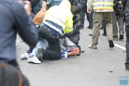 Июнь 2009 Европа и Азия беспорядки вокруг футбола (22 фото)