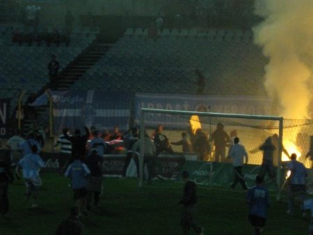 Июнь 2009 Европа и Азия беспорядки вокруг футбола (22 фото)