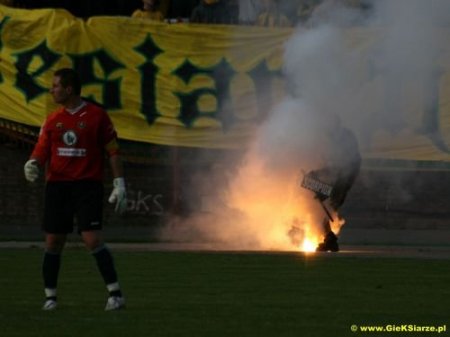 Июнь 2009 Европа и Азия беспорядки вокруг футбола (22 фото)