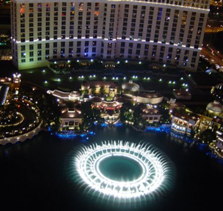 10 необычных фонтанов