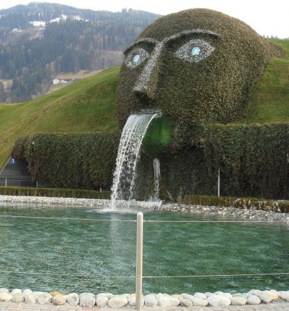 10 необычных фонтанов