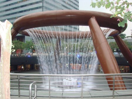 10 необычных фонтанов