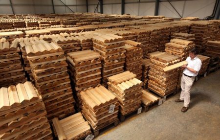 Изготовление крикетных бит (9 фото)