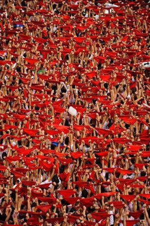 Открытие фиесты Сан Фермин в испанской Памплоне (28 фото)