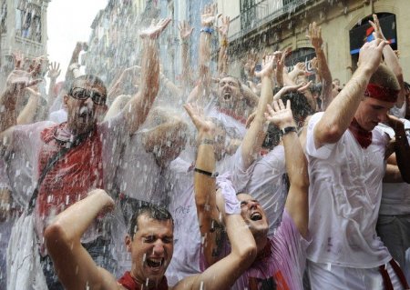 Открытие фиесты Сан Фермин в испанской Памплоне (28 фото)