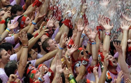 Открытие фиесты Сан Фермин в испанской Памплоне (28 фото)