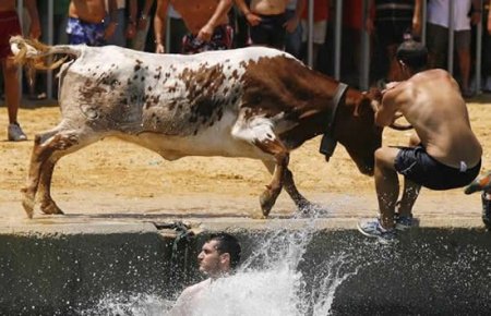 Открытие фиесты Сан Фермин в испанской Памплоне (28 фото)