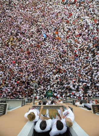 Открытие фиесты Сан Фермин в испанской Памплоне (28 фото)