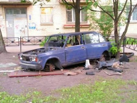 Не паркуйся где попало (2 фото)