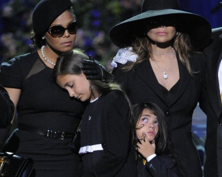 Прощание с Майклом Джексоном (20 фото)