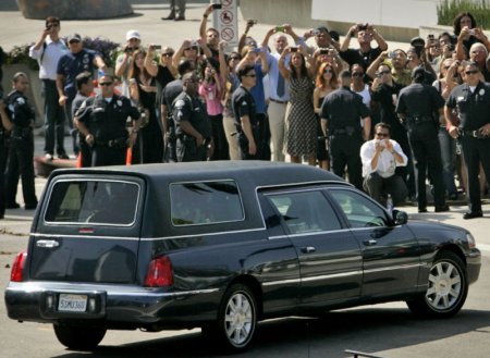 Прощание с Майклом Джексоном (20 фото)