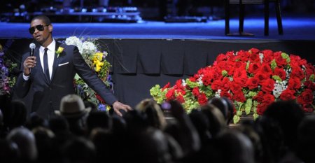 Прощание с Майклом Джексоном (20 фото)