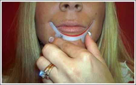 Как блондинка красит губы (10 фото)