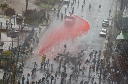 Разгон демонстрации (22 фото)