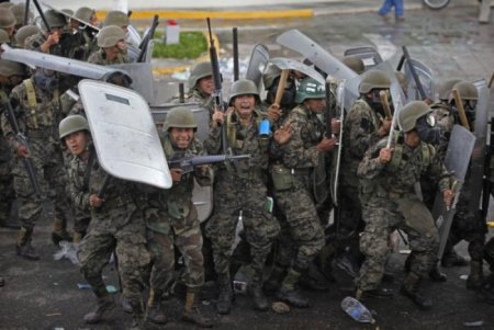 Разгон демонстрации (22 фото)