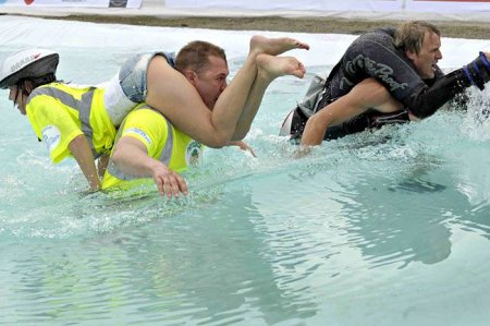 Самый заботливый муж (14 фото)