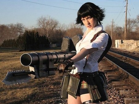 Девушки и оружие (18 фотo)