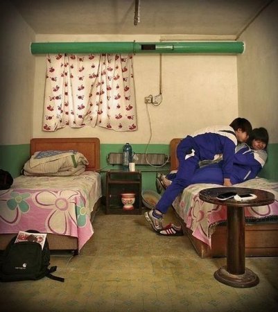 В комнате одного отеля (9 фото)