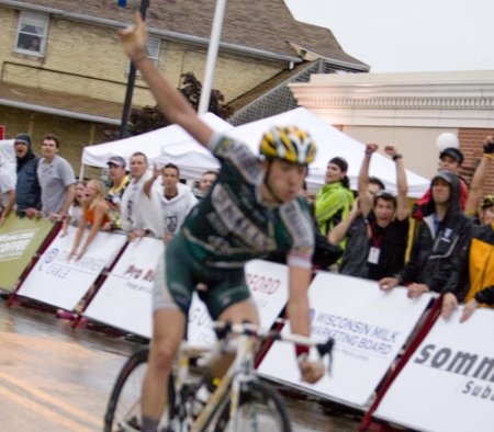 Пока праздновал победу (7 фото)