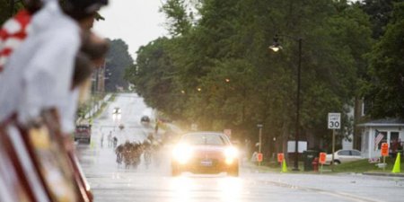 Пока праздновал победу (7 фото)