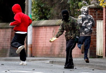 Банды Ирландии расовая война уличных банд лоялистов (15 фото)