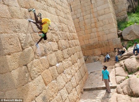 Настоящий человек-паук (6 фото)