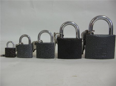 Как открыть замок подручными средствами