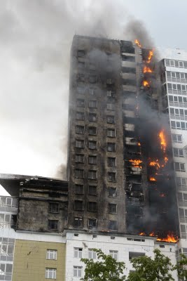 Как горят новые дома (20 фото)