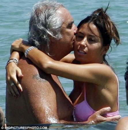 Flavio Briatore и его подружка (4 фото)
