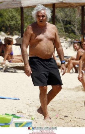Flavio Briatore и его подружка (4 фото)