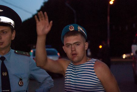 Пьяные ВДВшники протаранили вчера джип с семьёй (19 фото)