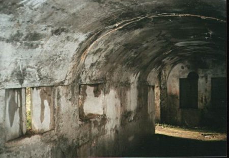 Военные катакомбы Владивостока (17 фото)