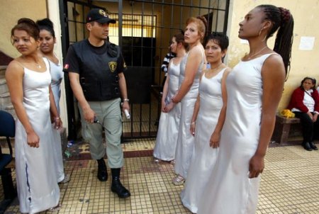 Женщины в тюряге (15 фото)