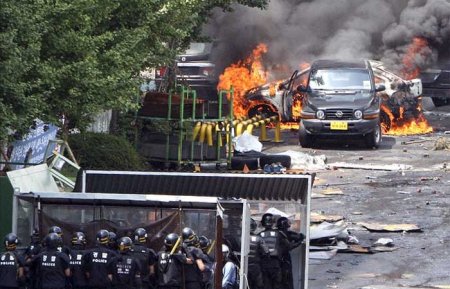 На заводе SsangYong война (11 фото)