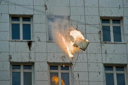 Как горят новые дома (20 фото)