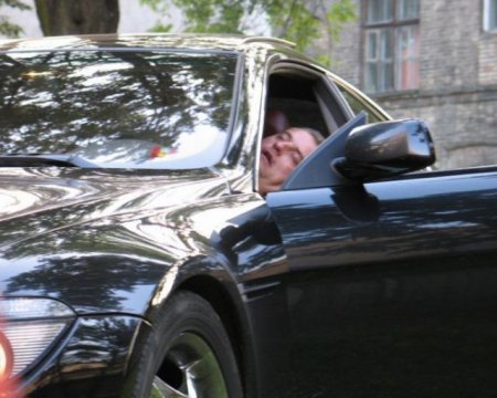 Уснул после аварии (10 фото)