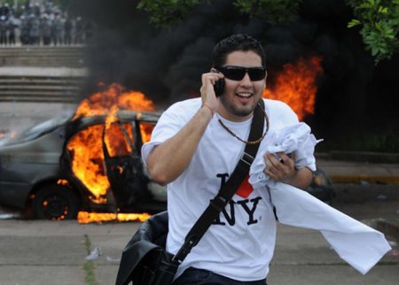 Сожгли машину (4 фото)