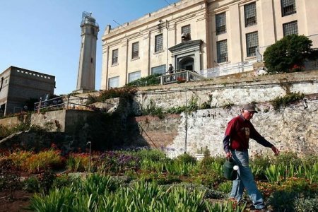Знаменитой тюрьме Алькатрас (Alcatraz) 75 лет
