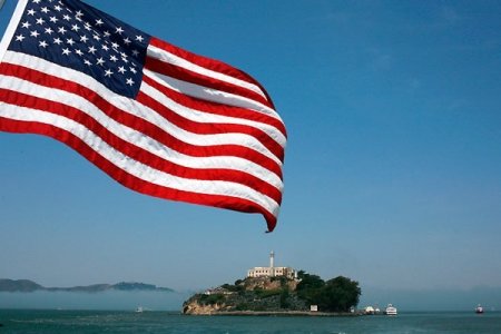 Знаменитой тюрьме Алькатрас (Alcatraz) 75 лет