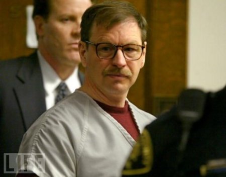 Лица серийных убийц (29 фото)