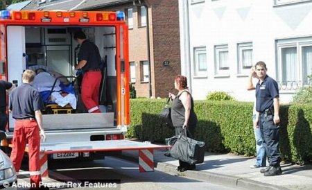 На кране в больницу (3 фото)