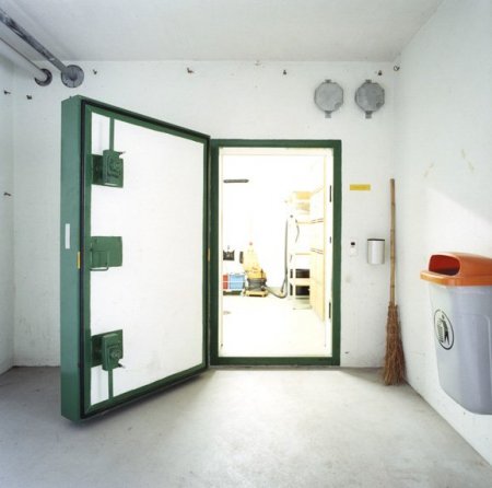 Личные бомбоубежища (19 фото)