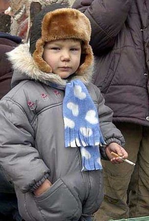 Дети и сигареты (15 фото)