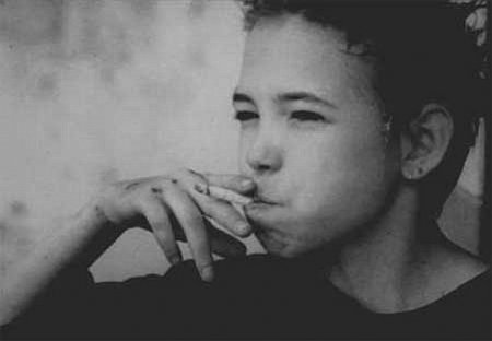 Дети и сигареты (15 фото)